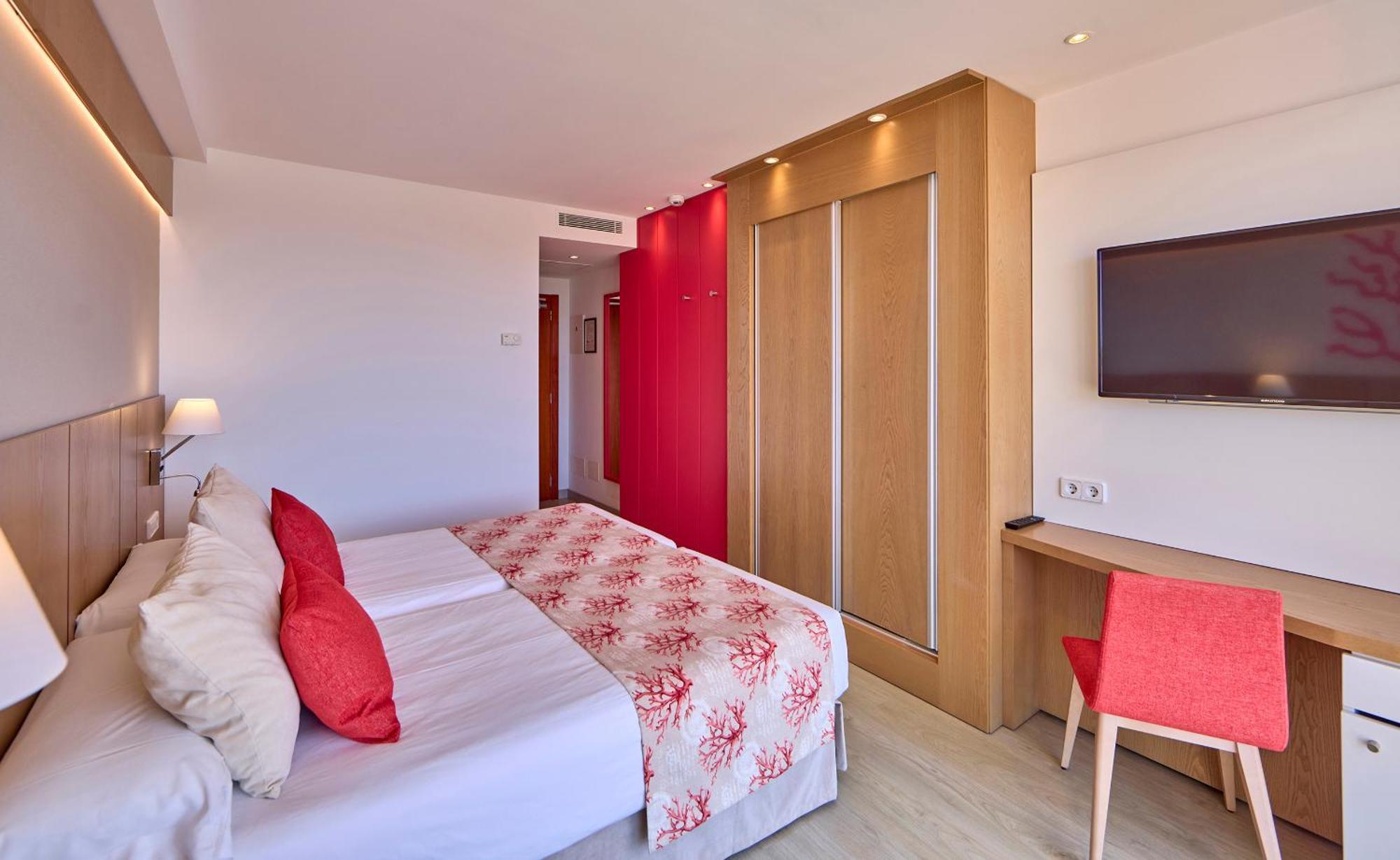 Universal Hotel Perla S'Illot  Esterno foto