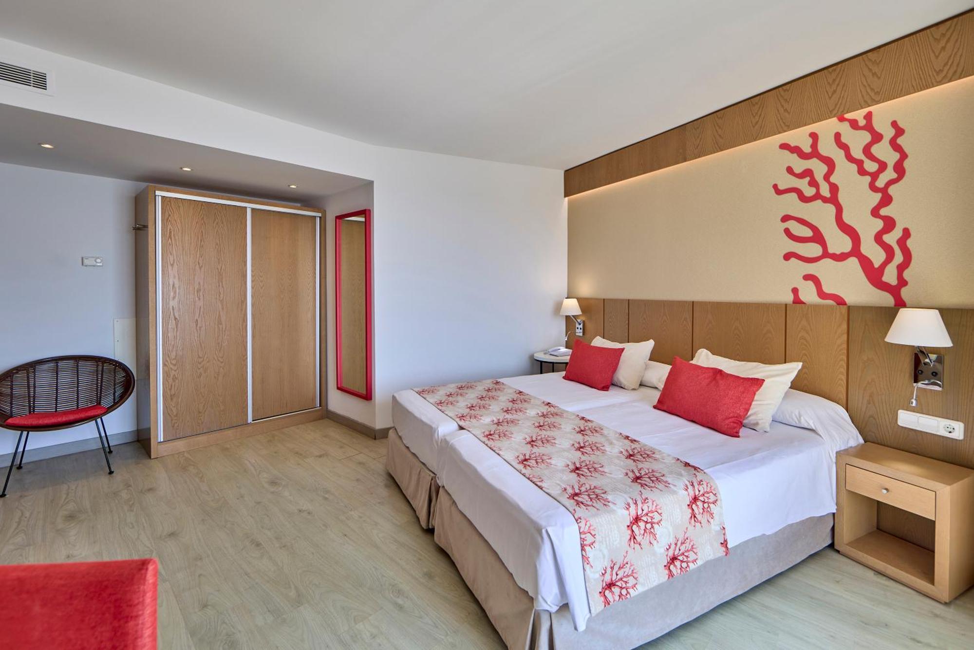 Universal Hotel Perla S'Illot  Esterno foto