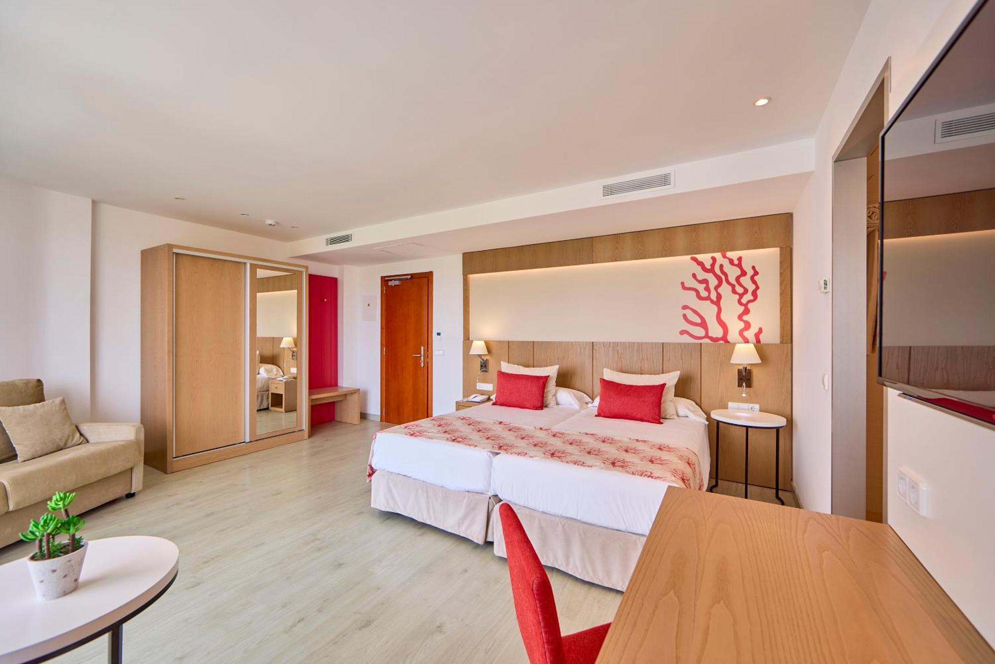 Universal Hotel Perla S'Illot  Esterno foto