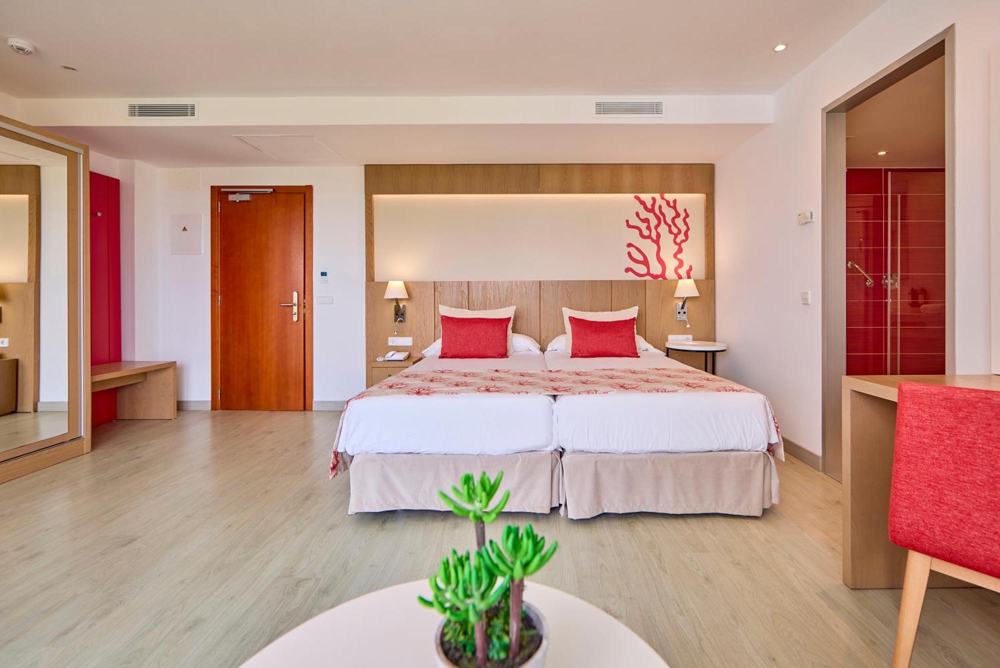 Universal Hotel Perla S'Illot  Esterno foto