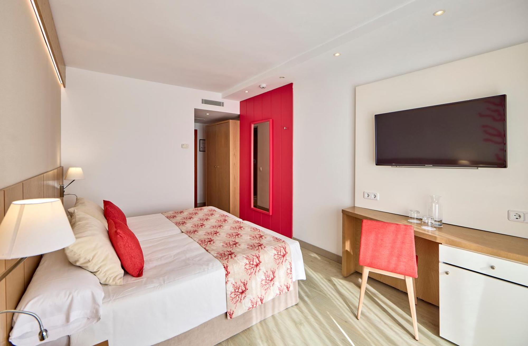 Universal Hotel Perla S'Illot  Esterno foto