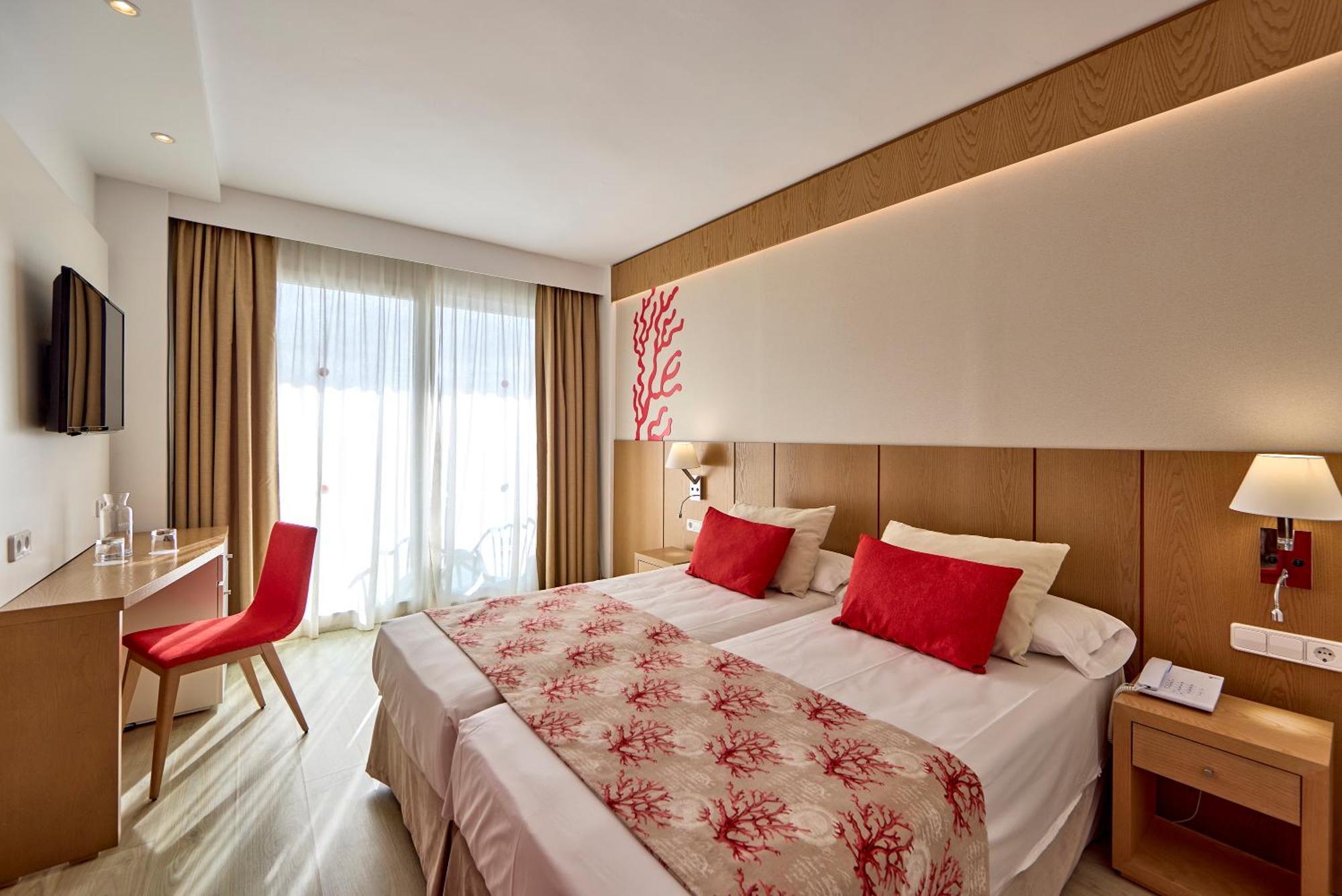 Universal Hotel Perla S'Illot  Esterno foto